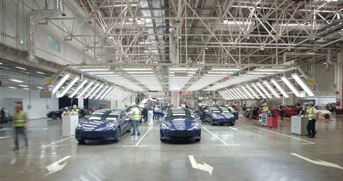 探访特斯拉上海超级工厂 30多秒下线一辆车，揭秘全球最高效汽车工厂的炼成之道
